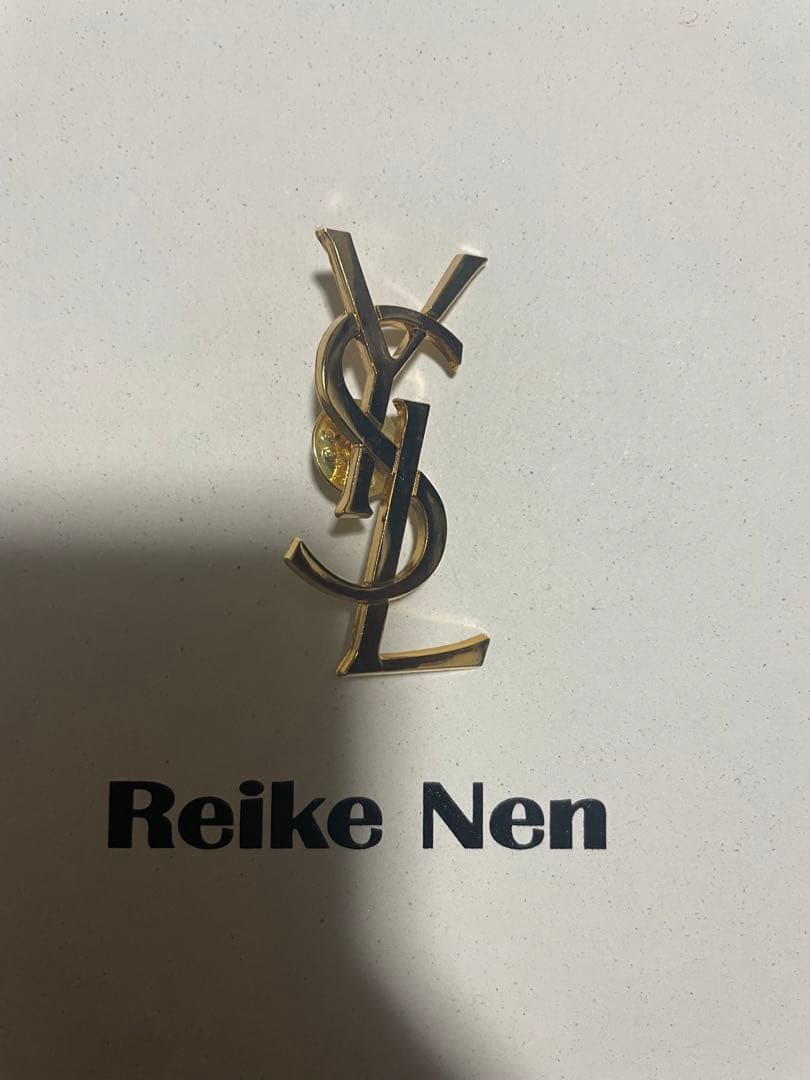 [美品]YSLサンローラン　ピンズ　バッジ　ピンバッジ　ブローチ