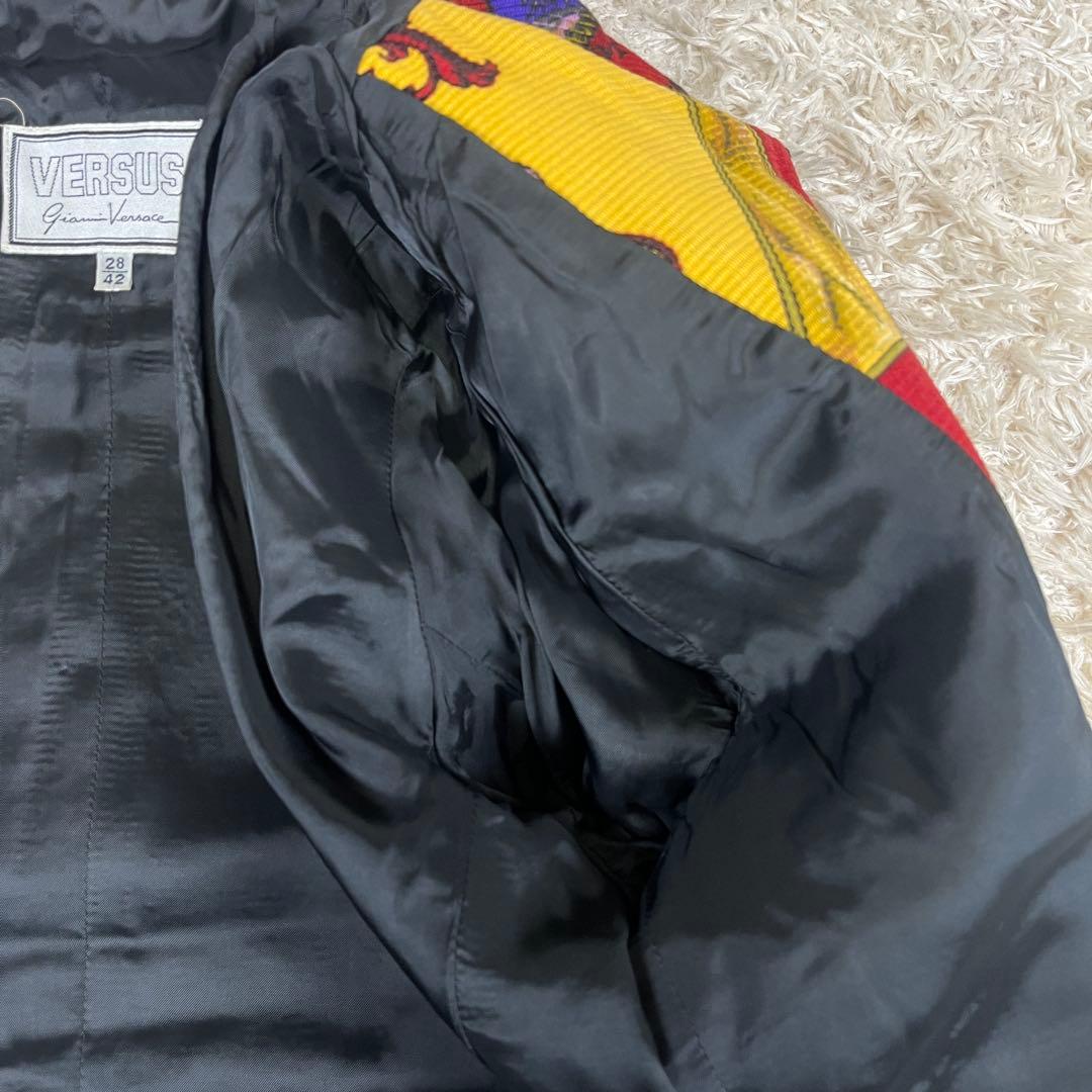 レア VERSACE ヴェルサーチ 金ボタン 総柄 短丈 テーラードジャケット