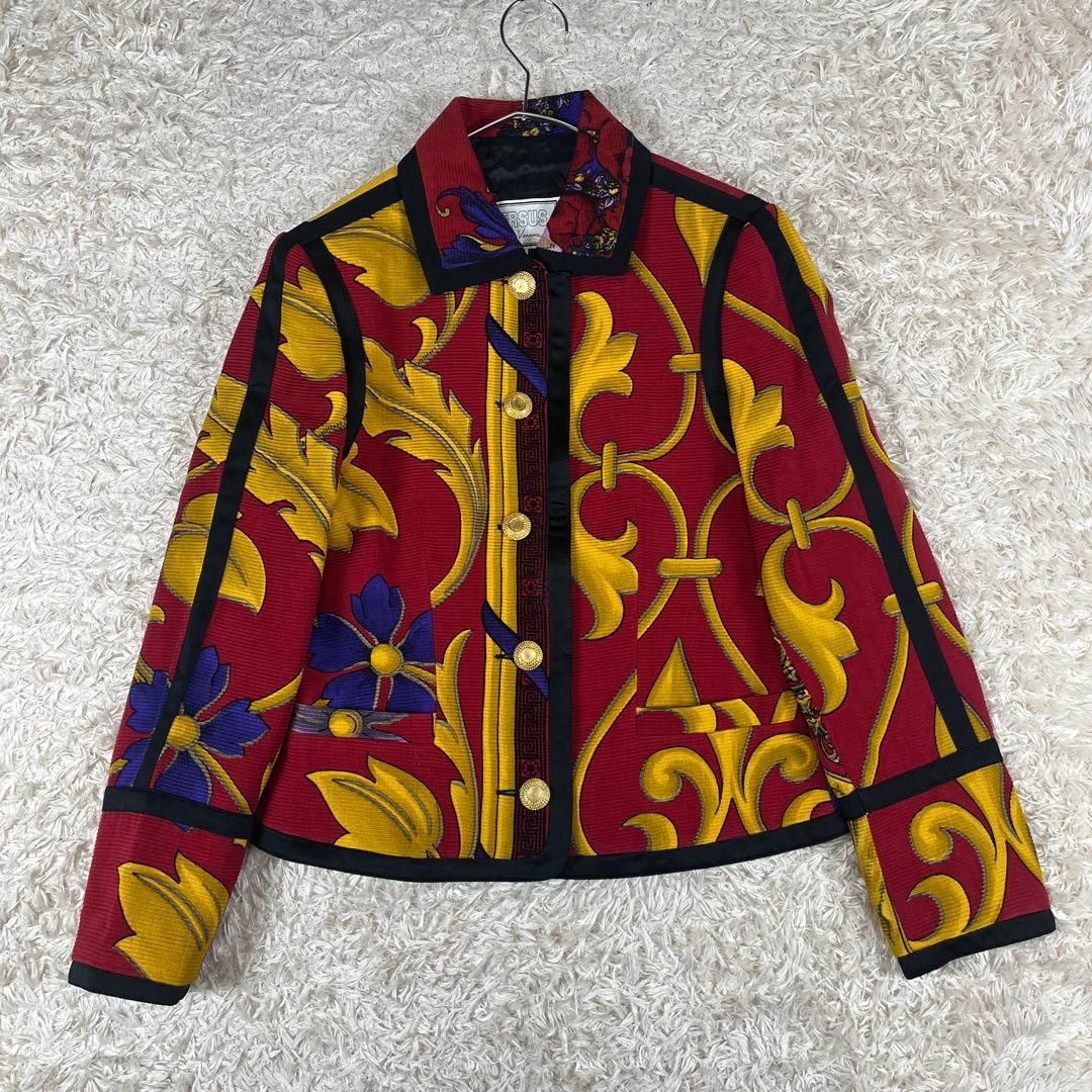 レア VERSACE ヴェルサーチ 金ボタン 総柄 短丈 テーラードジャケット