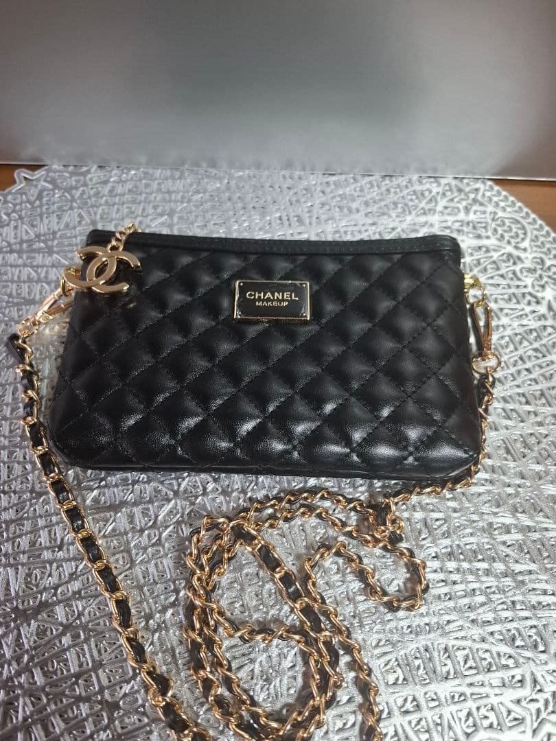 限定セール‼️CHANEL メイクアップマトラッセポーチ　 ノベルティ　斜め掛け