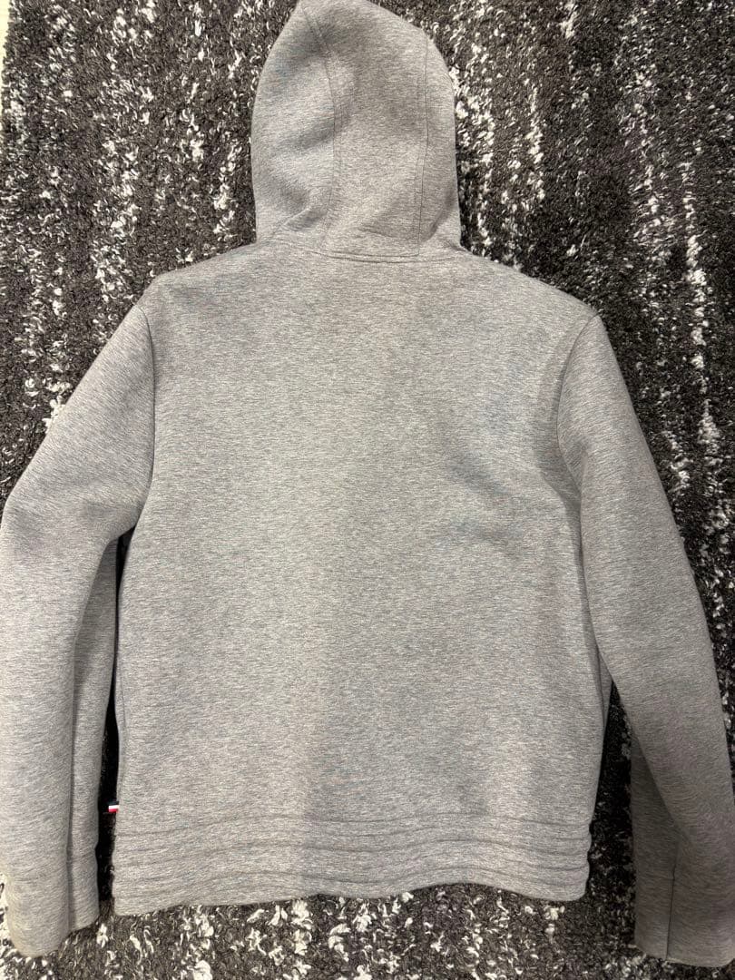 【レアモデル】MONCLER モンクレール エンボスロゴ ボンディングパーカー