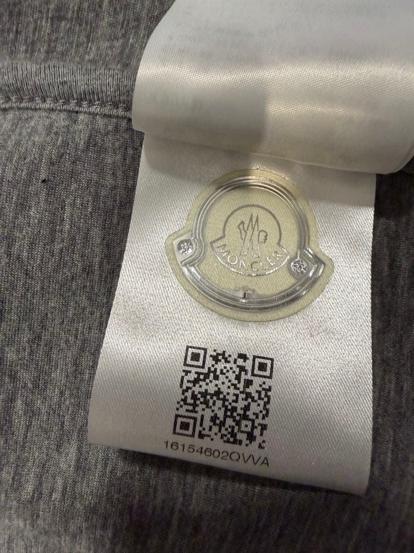 【レアモデル】MONCLER モンクレール エンボスロゴ ボンディングパーカー