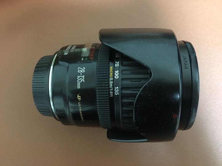 Canon EF28-135F3.5-5.6IS レンズキャップレンズフード付き