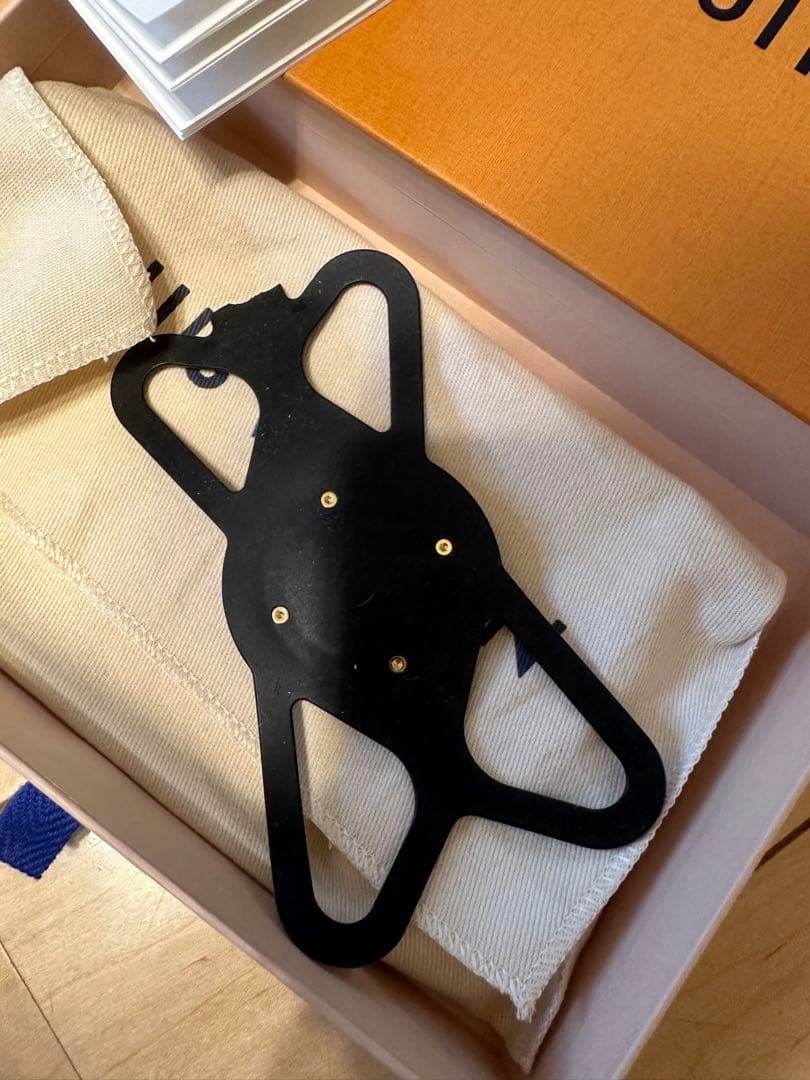 ルイヴィトン　LOUIS VUITTON　モノグラム　フォンホルダー ルイーズ