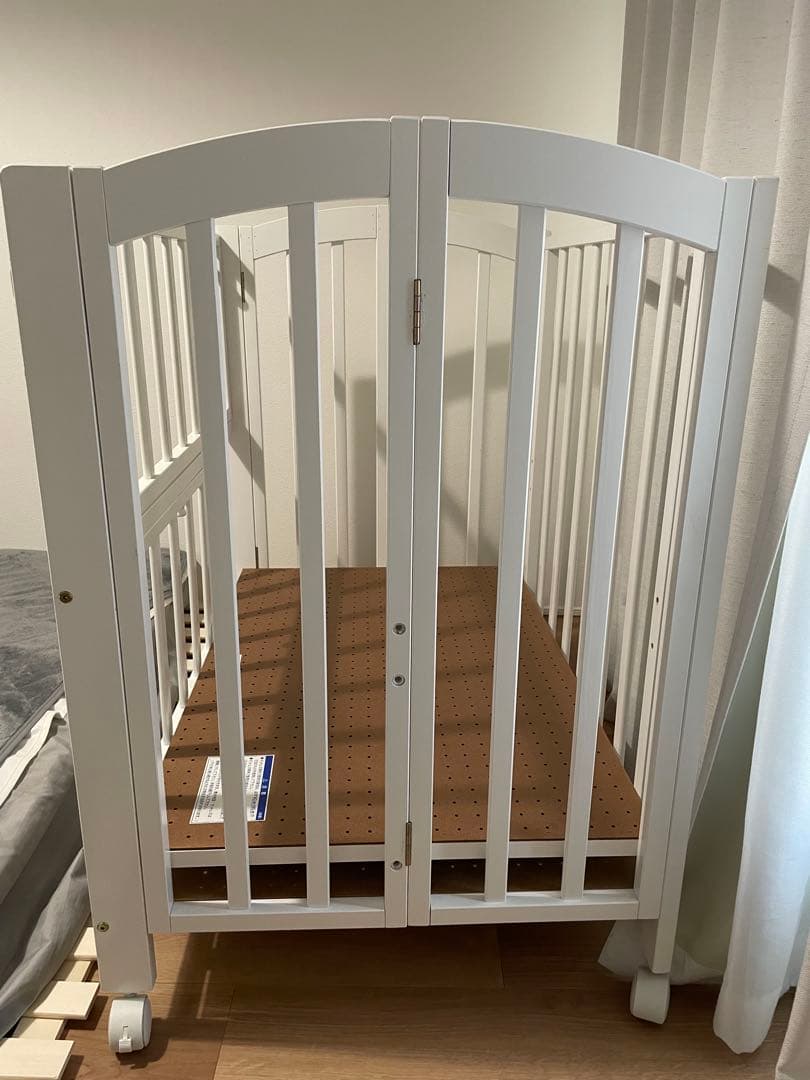 カトージ　折りたたみミニベビーベッド　ハイタイプ