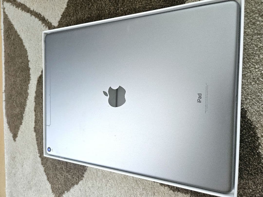 【美品】SIMフリー iPad Pro (12.9インチ) 第2世代