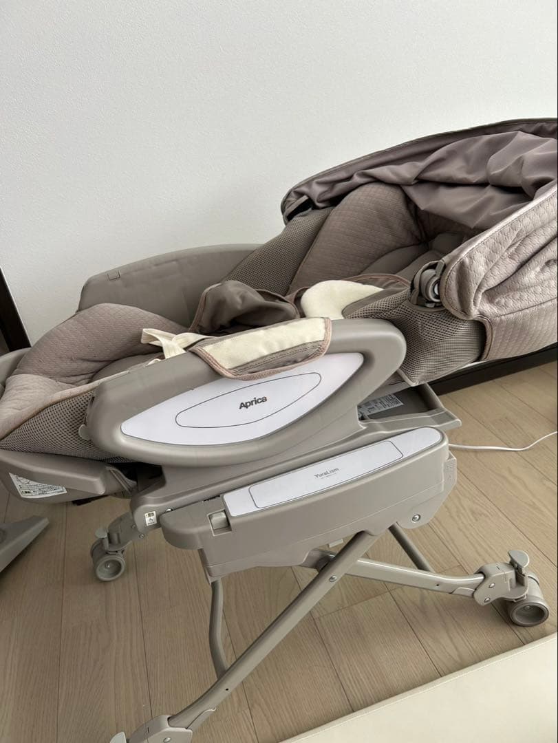 Aprica ユラリズムオートムーンロック グレー