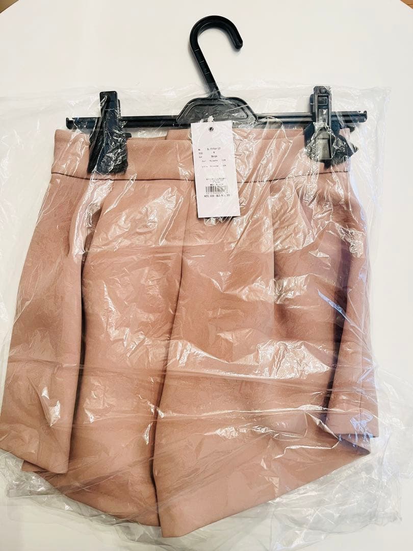 【新品未使用タグ付き】シェリエsheller サイドヘムショートパンツベージュM