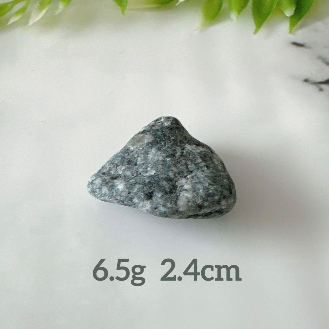 【自然の丸み 遠野霊石】 にぎり石6個｜6つそろって生まれるコロコロ波動