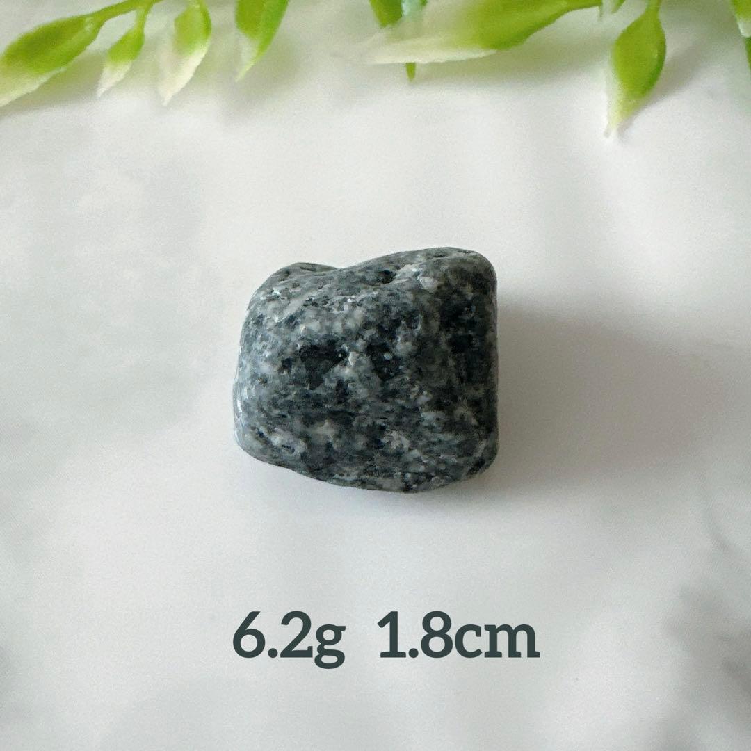 【自然の丸み 遠野霊石】 にぎり石6個｜6つそろって生まれるコロコロ波動