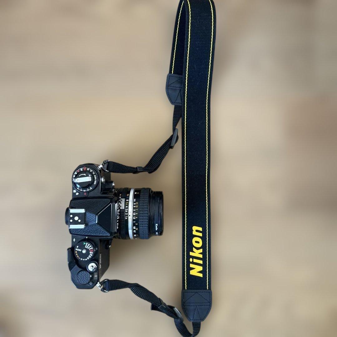 Nikon FE2 本体　レンズ、ベルト、取扱説明書付き***即購入可能