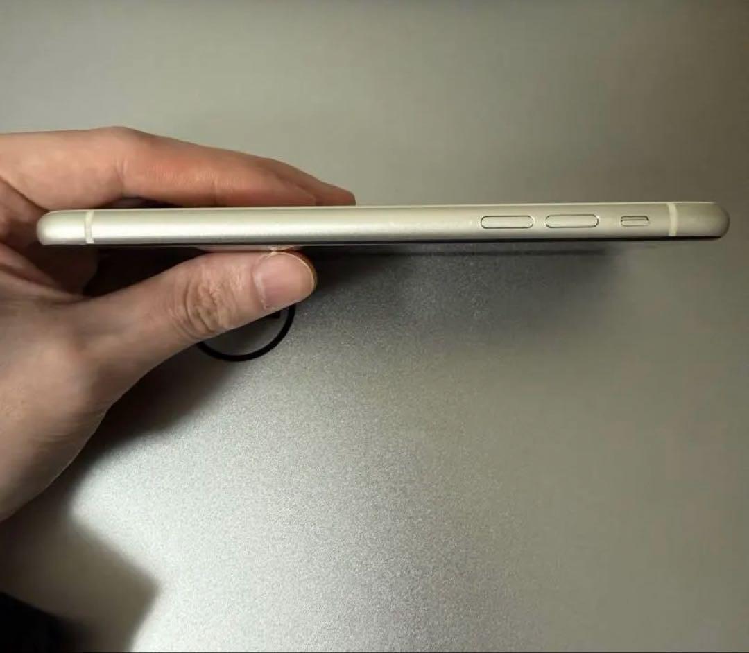 21年製 iPhone 11 128GB ホワイト修理歴なしバッテリー交換なし