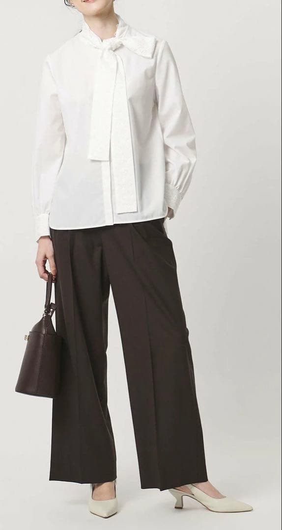 ホワイトレースリボン付き長袖シャツ