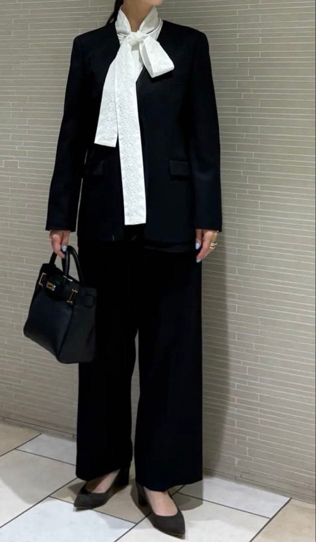 ホワイトレースリボン付き長袖シャツ