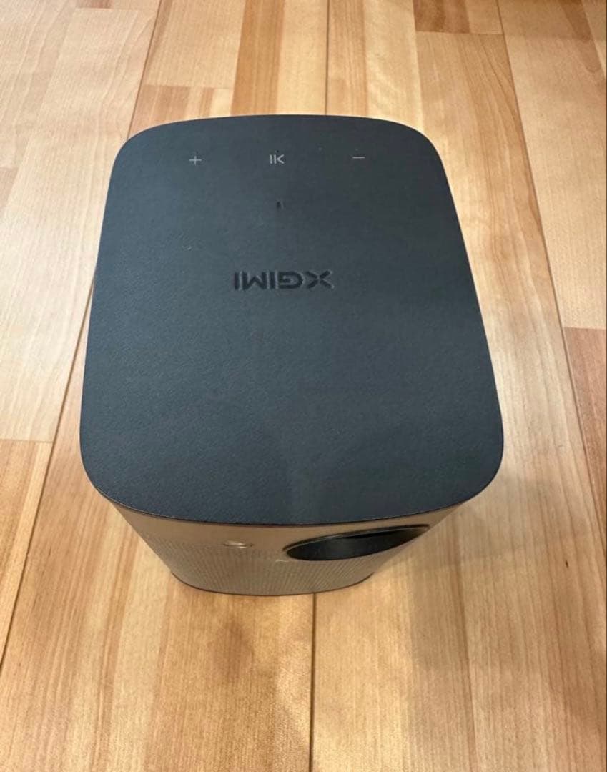 【美品】 XGIMI HALO プロジェクター 本体　スタンド付き