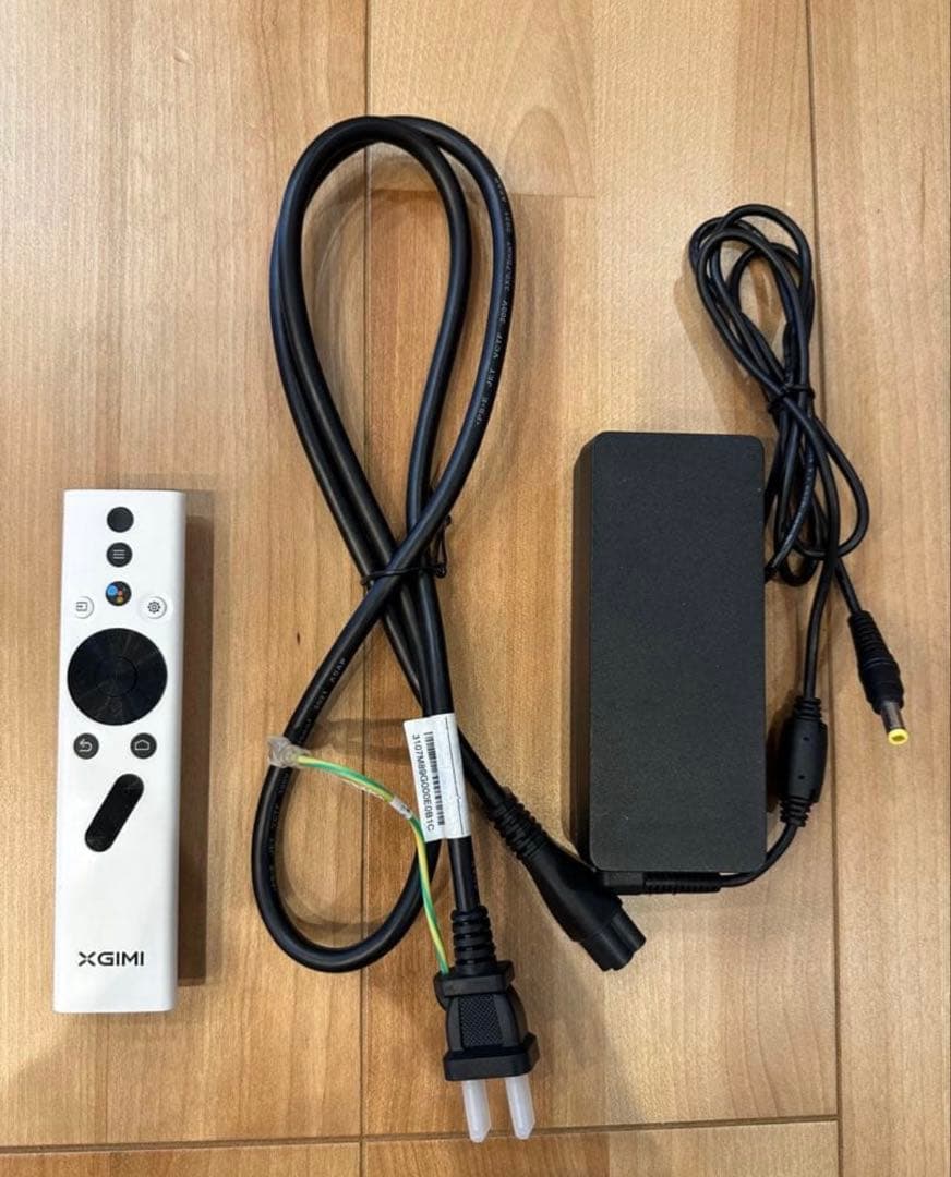 【美品】 XGIMI HALO プロジェクター 本体　スタンド付き