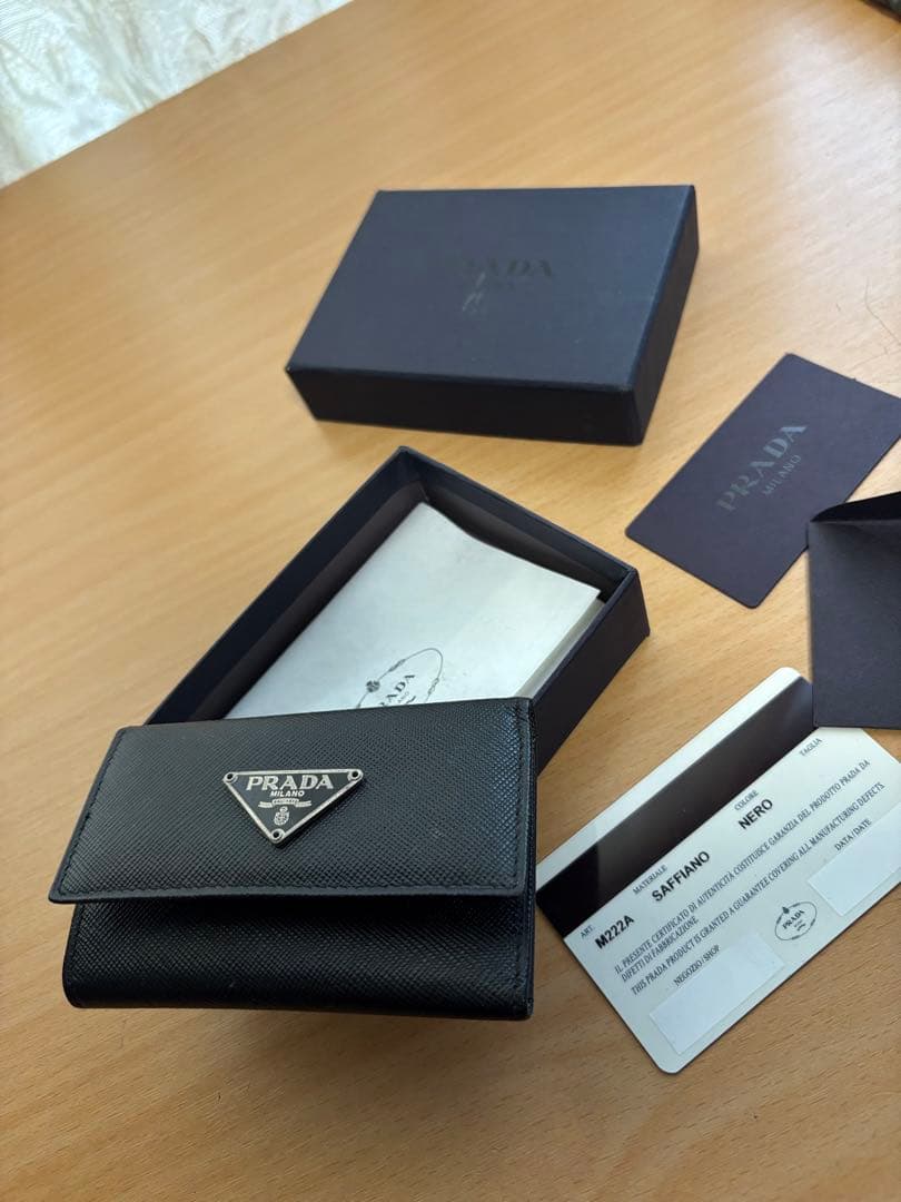 ひ*。様 プラダPRADA サフィアーノレザー NERO黒ブラック6連キーケース