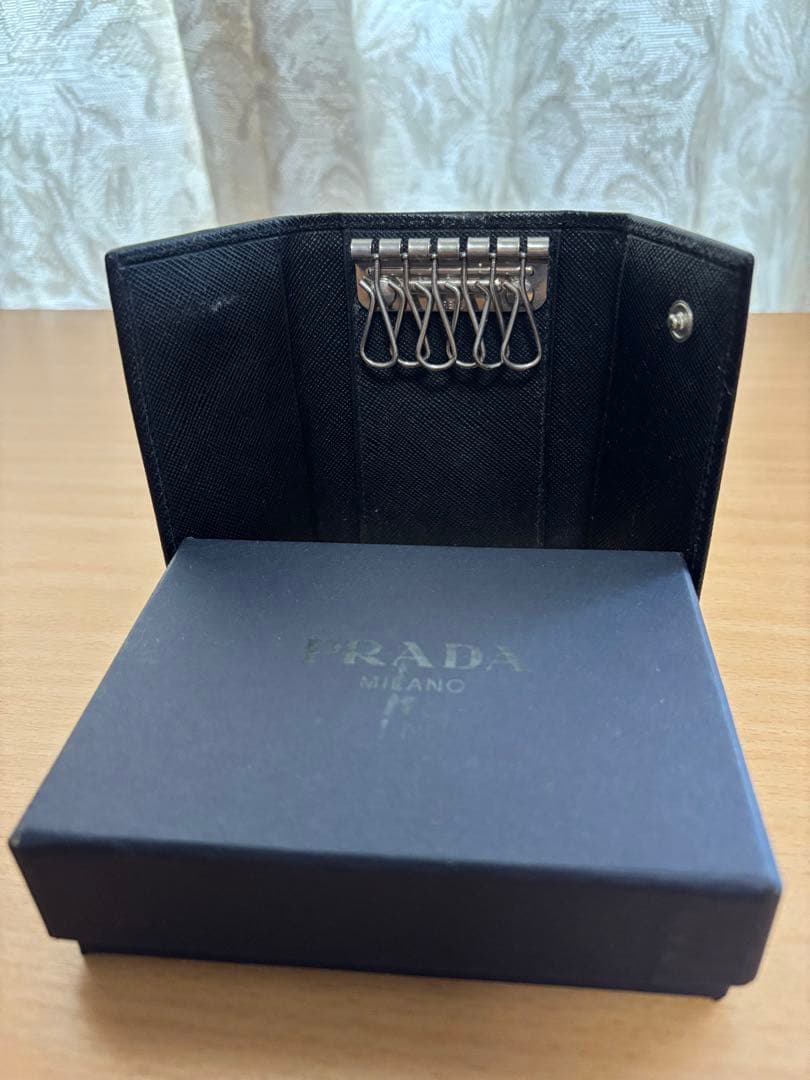 ひ*。様 プラダPRADA サフィアーノレザー NERO黒ブラック6連キーケース