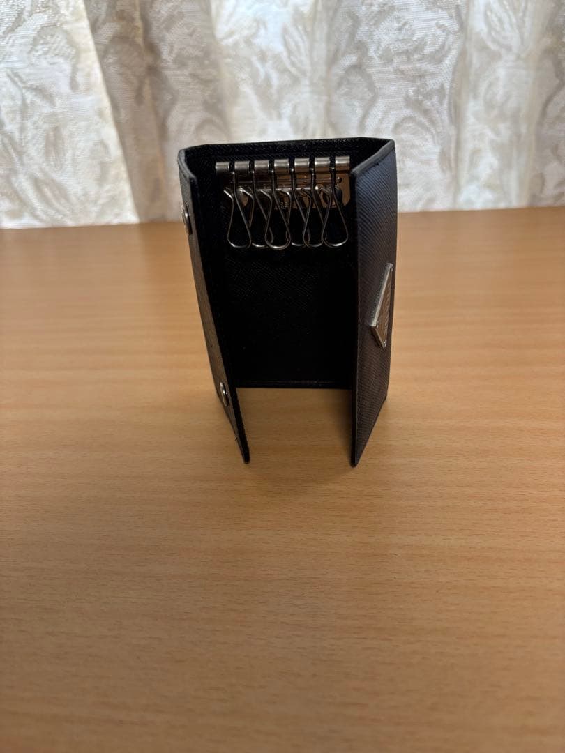 ひ*。様 プラダPRADA サフィアーノレザー NERO黒ブラック6連キーケース