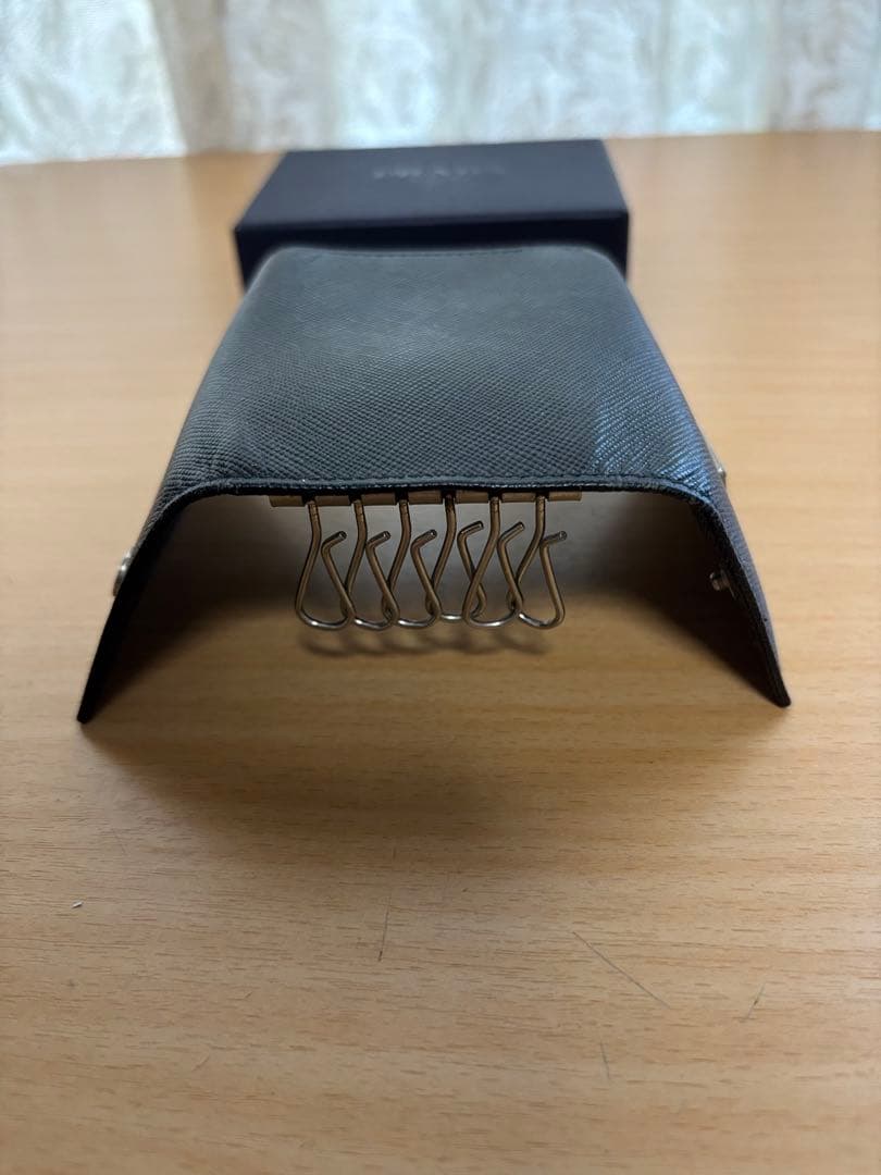 ひ*。様 プラダPRADA サフィアーノレザー NERO黒ブラック6連キーケース