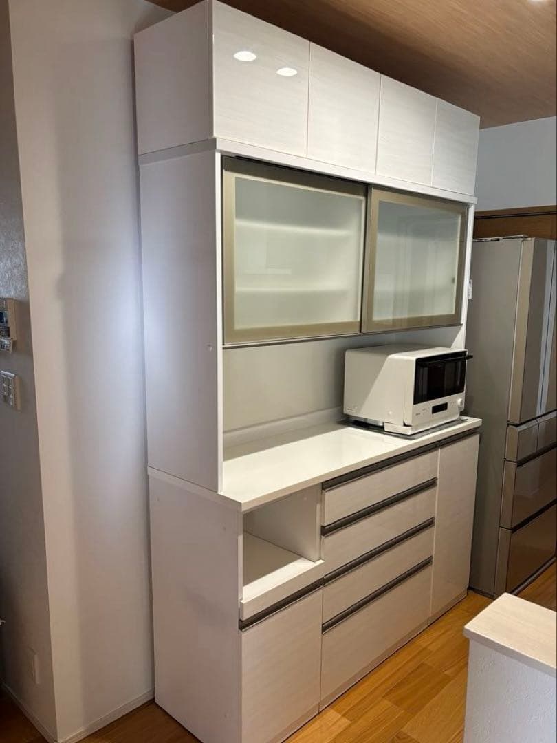 ニトリ　リガーレ　ホワイトキャビネット 食器棚・キッチンカウンター　上置き棚付き