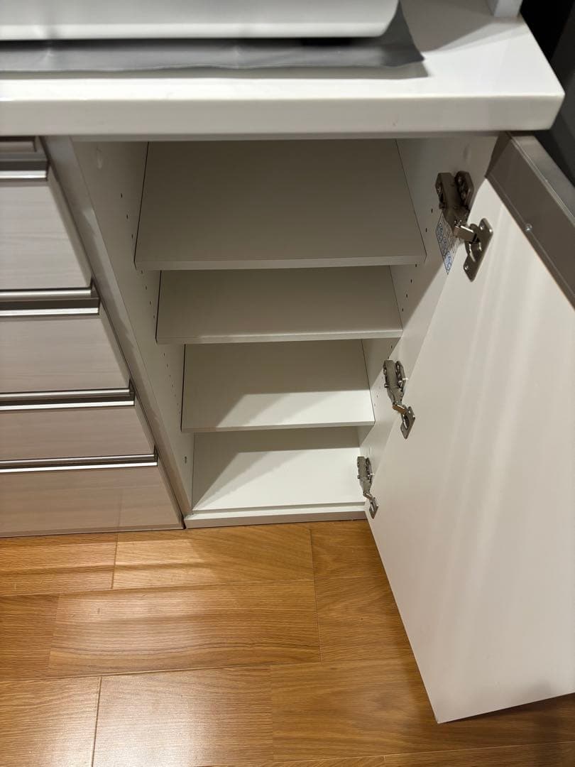 ニトリ　リガーレ　ホワイトキャビネット 食器棚・キッチンカウンター　上置き棚付き