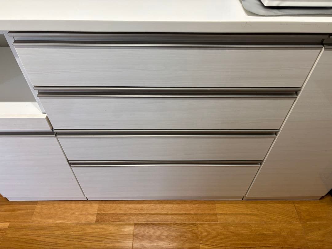 ニトリ　リガーレ　ホワイトキャビネット 食器棚・キッチンカウンター　上置き棚付き