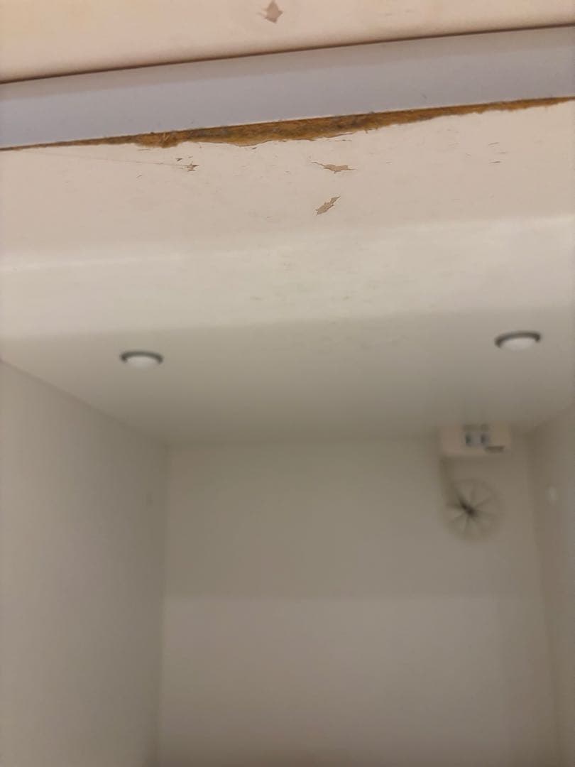 ニトリ　リガーレ　ホワイトキャビネット 食器棚・キッチンカウンター　上置き棚付き