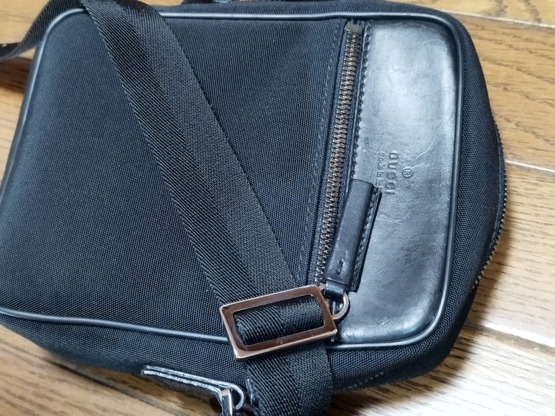 GUCCI ブラック ショルダーバッグ 収納袋付き
