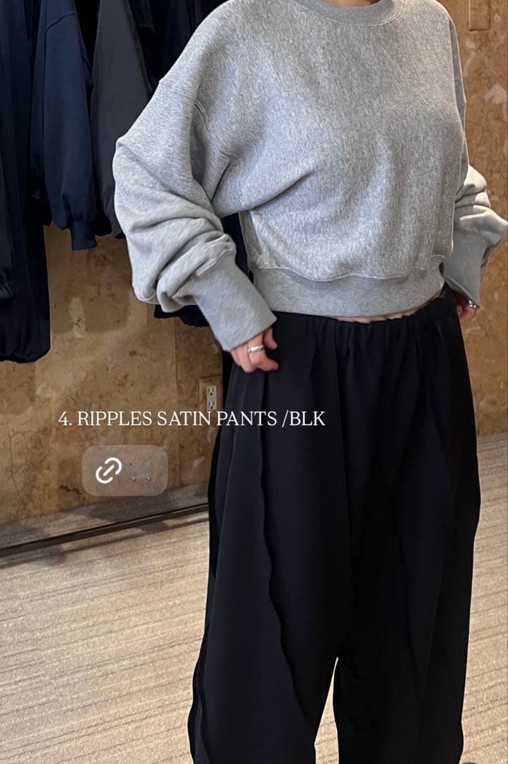 meer. RIPPLES SATAIN PANTSブラック