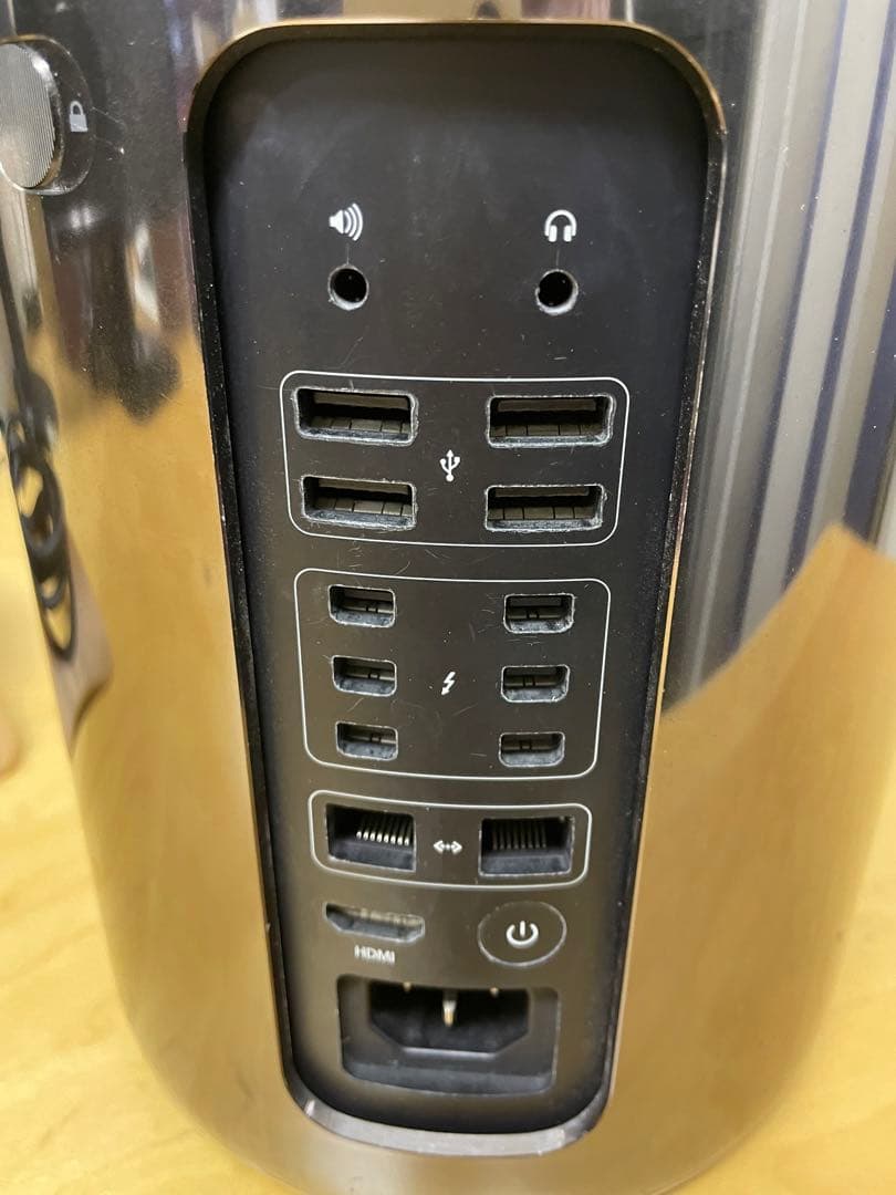 Mac Pro Late 2013&横置きスタンド（ジャンク）