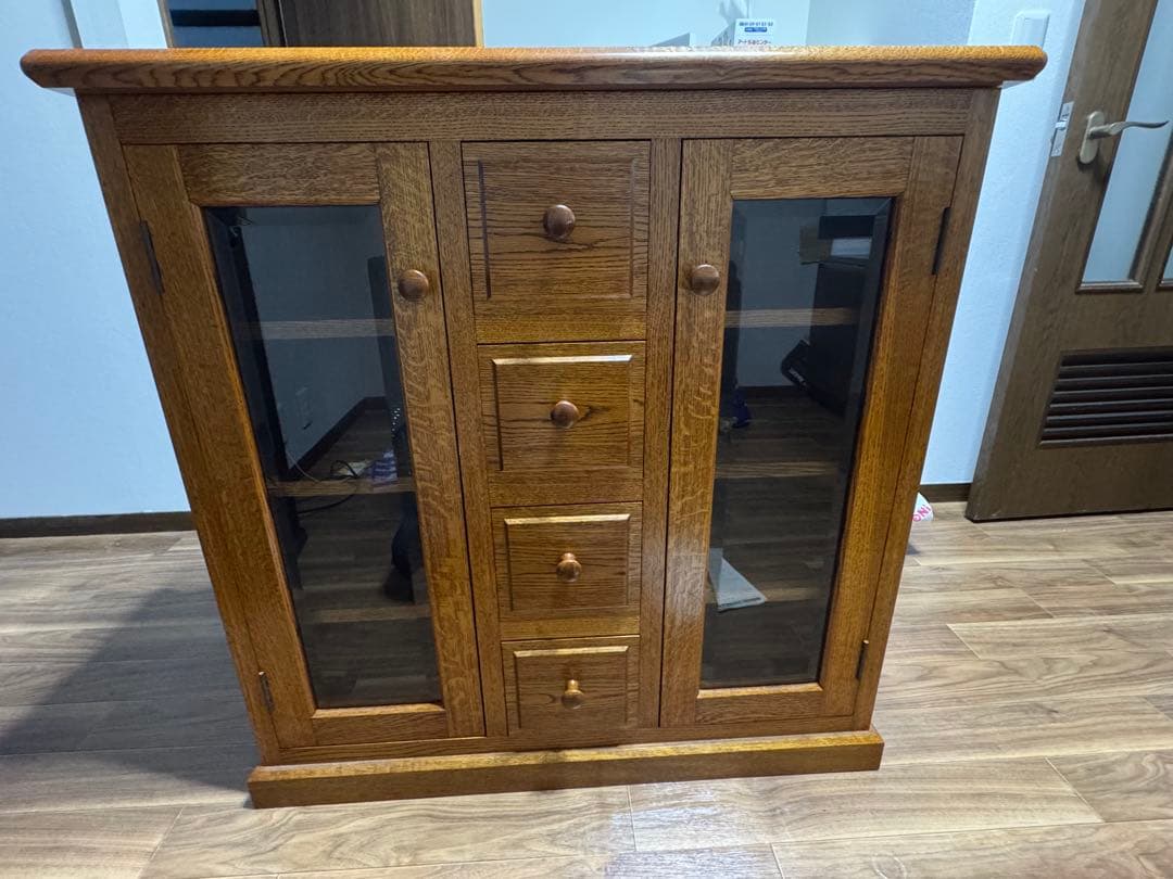 オークヴィレッジ ガラス扉付きキャビネット
