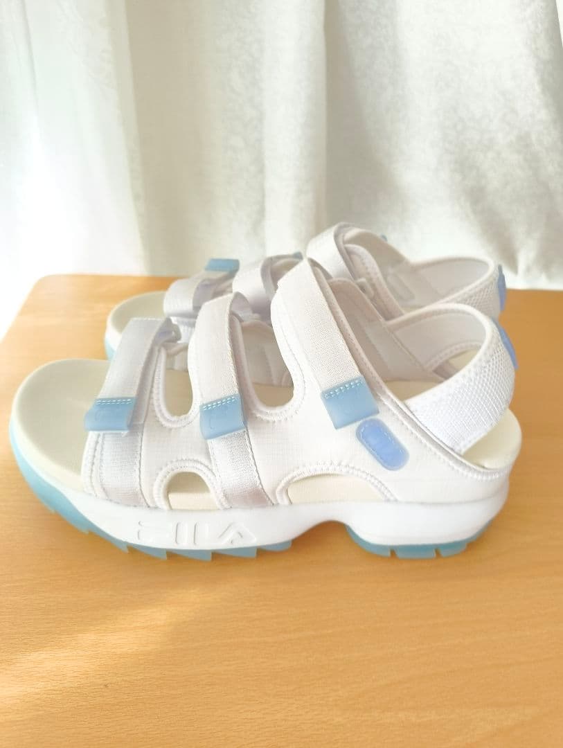 １回のみ　27cm　ディスラプター　FILA スポーツサンダル ホワイト/ブルー