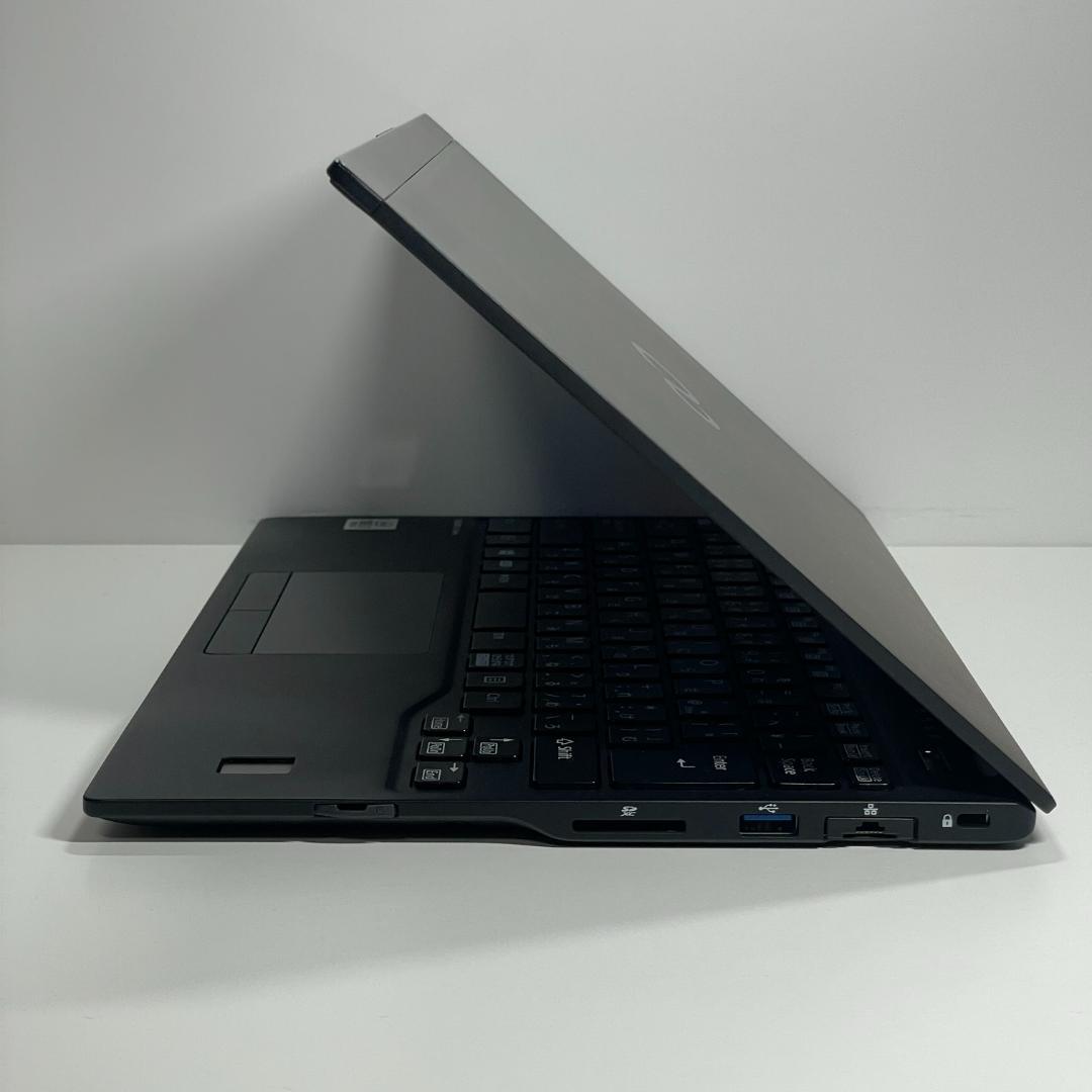 第10世代i7 富士通 U9310 ノートPC メモリ16GB SSD 薄型軽量