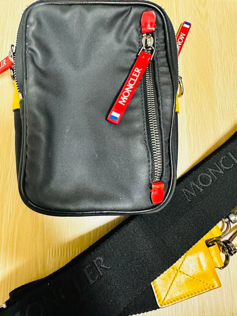 MONCLER ショルダーバッグ 黒/黄色