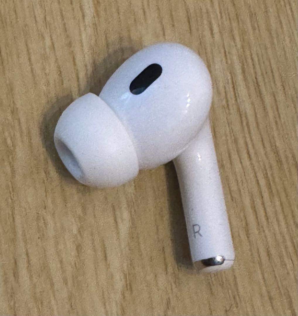 AirPods Pro2 本体 充電ケース付き　右耳のみ