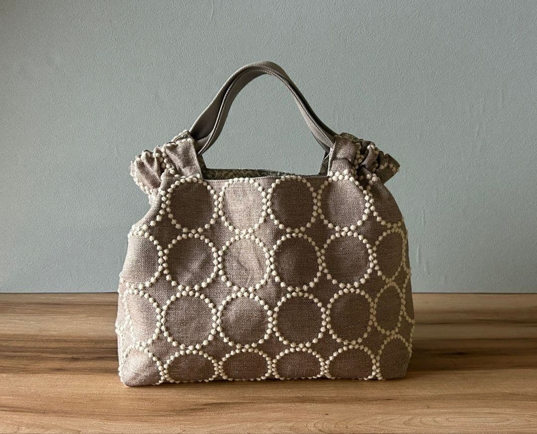 ミナペルホネンハンドメイドシャーリングバッグ（タンバリン、ブラウン）