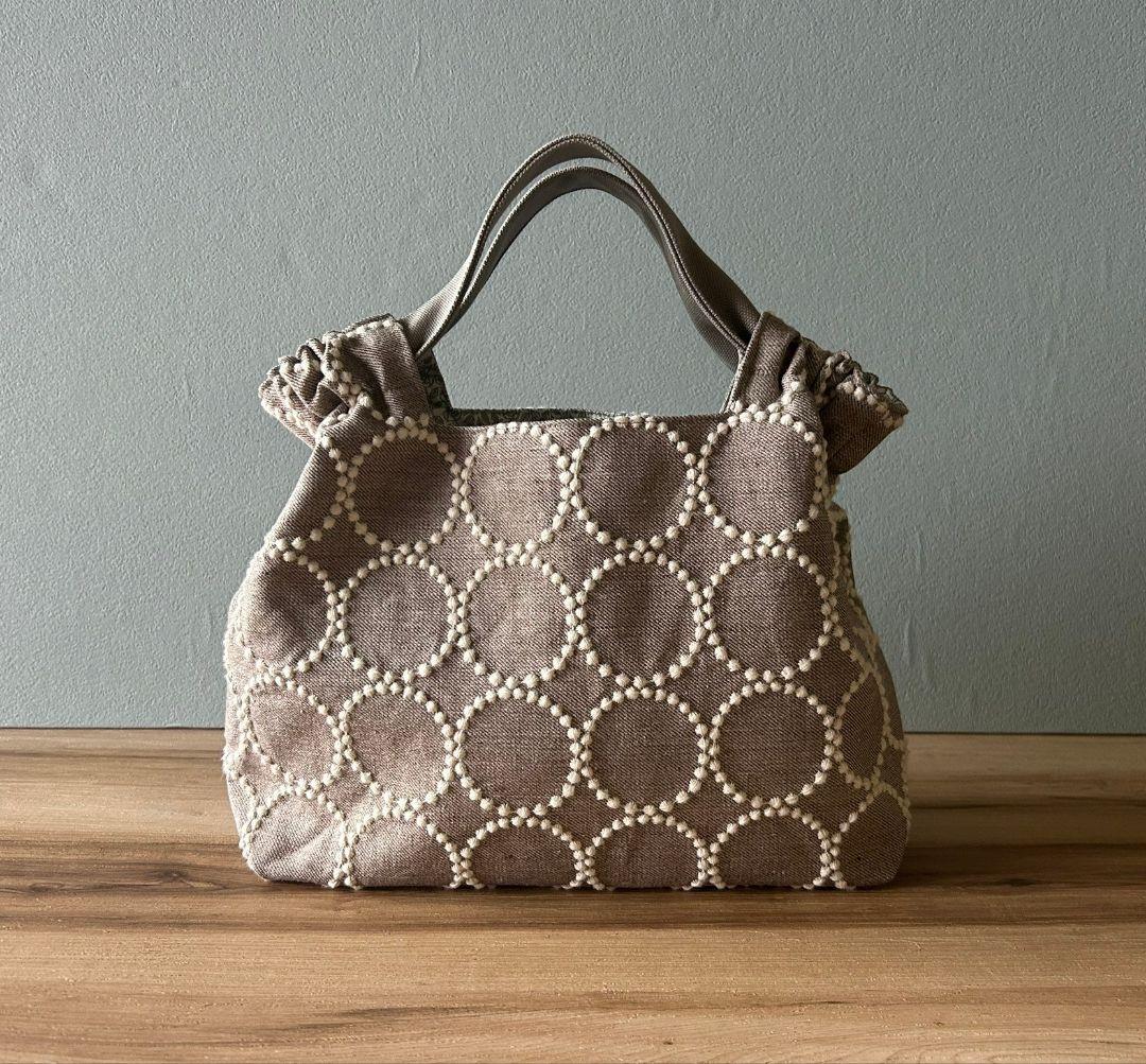 ミナペルホネンハンドメイドシャーリングバッグ（タンバリン、ブラウン）