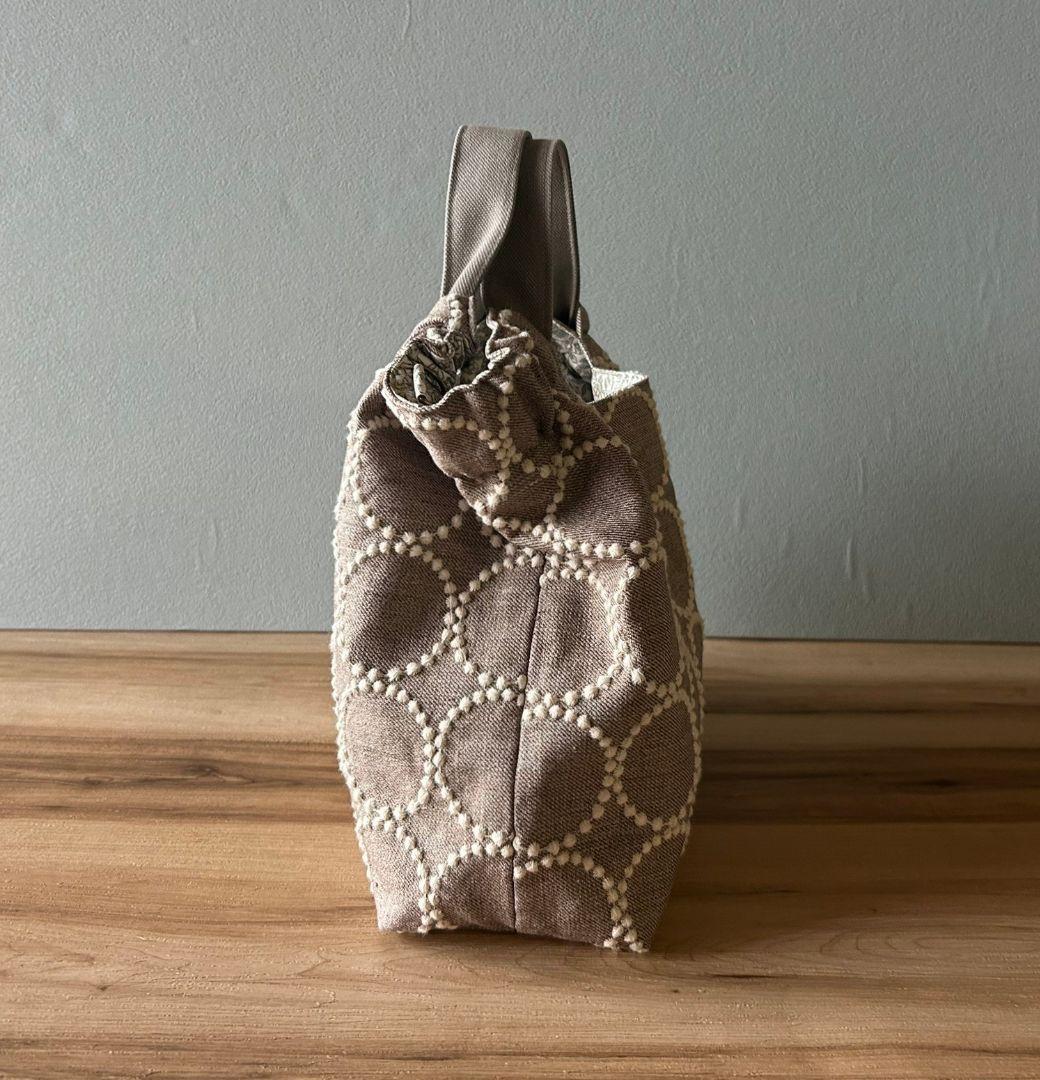 ミナペルホネンハンドメイドシャーリングバッグ（タンバリン、ブラウン）