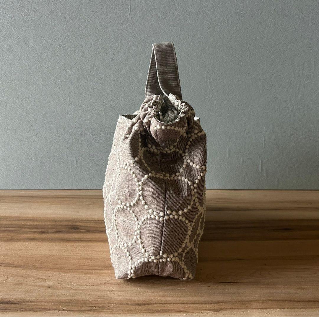 ミナペルホネンハンドメイドシャーリングバッグ（タンバリン、ブラウン）