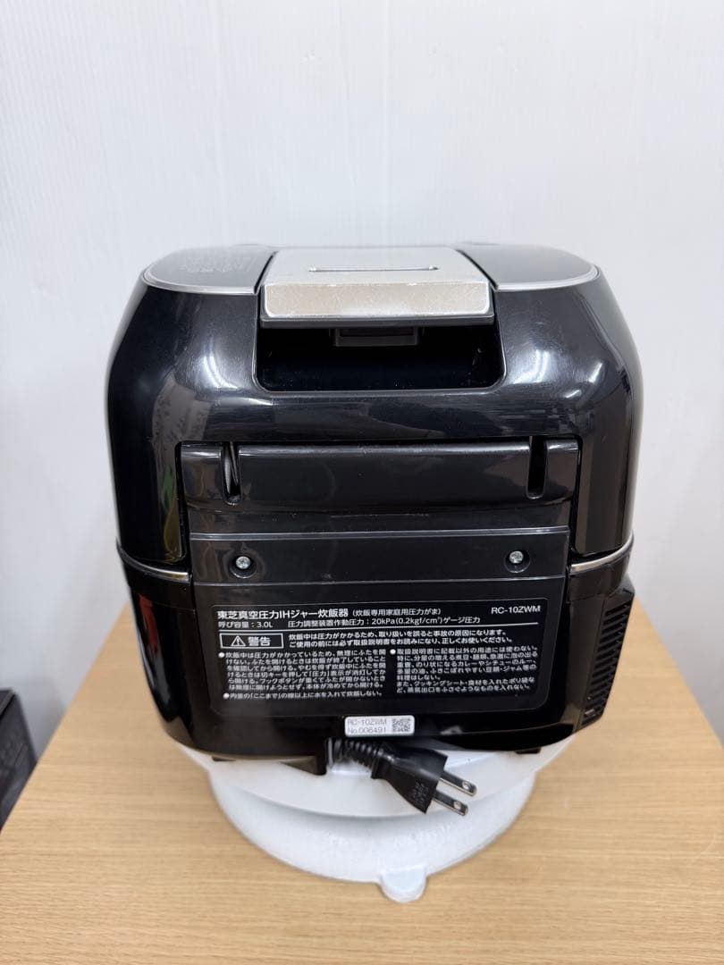 東芝 真空圧力IH炊飯器 RC-10ZWM 2019年製