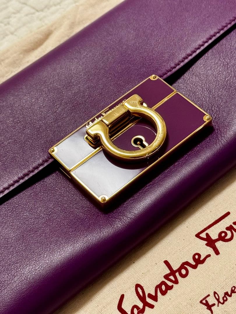 【新品級/希少色GRAPE】フェラガモ ガンチーニ クラッチ&リストレット