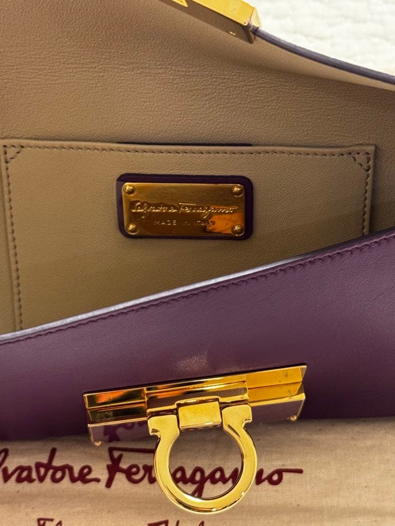 【新品級/希少色GRAPE】フェラガモ ガンチーニ クラッチ&リストレット