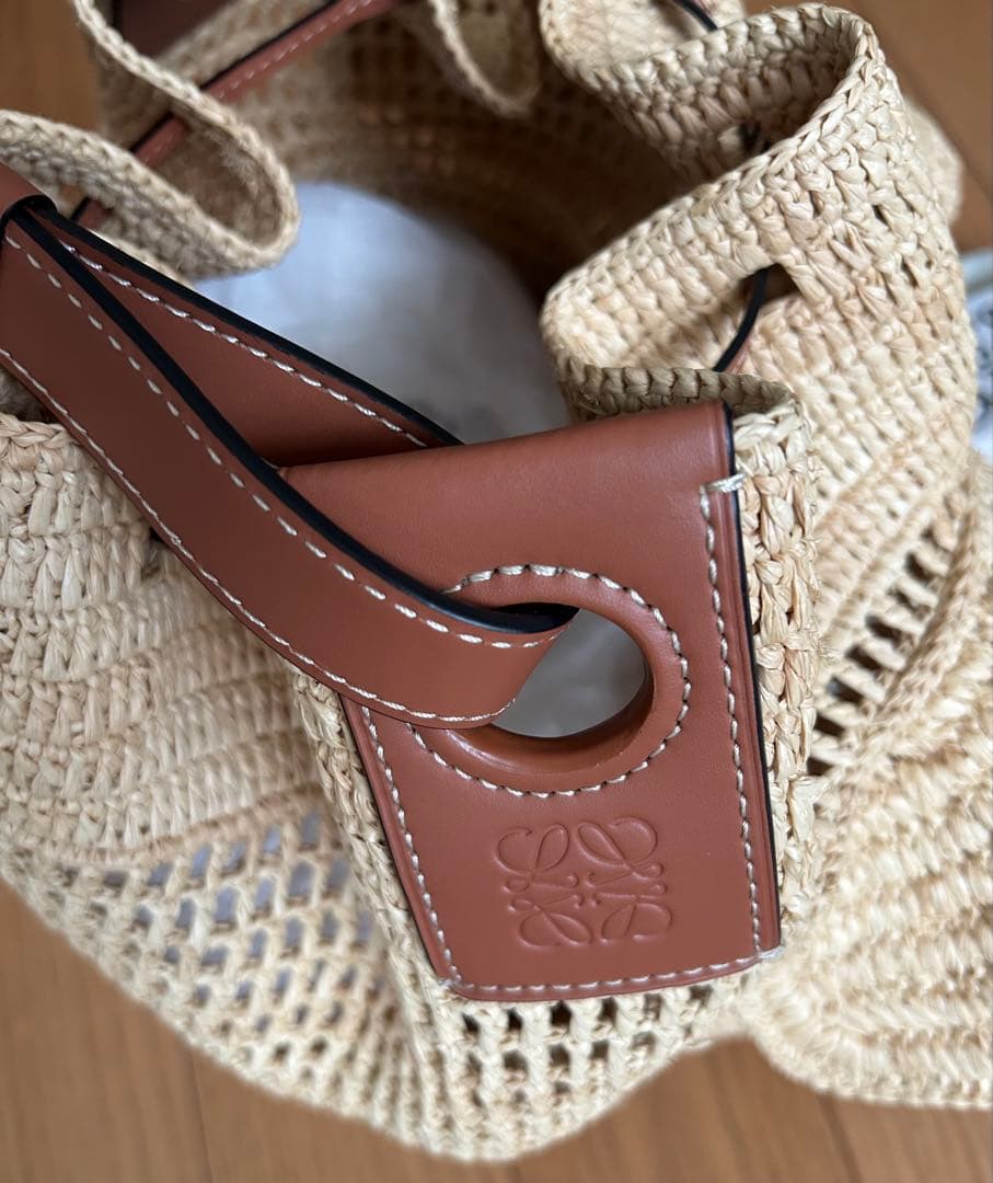 Loeweかごバック ラッフルバルーンバッグラフィア＆カーフ 新品タグ付き