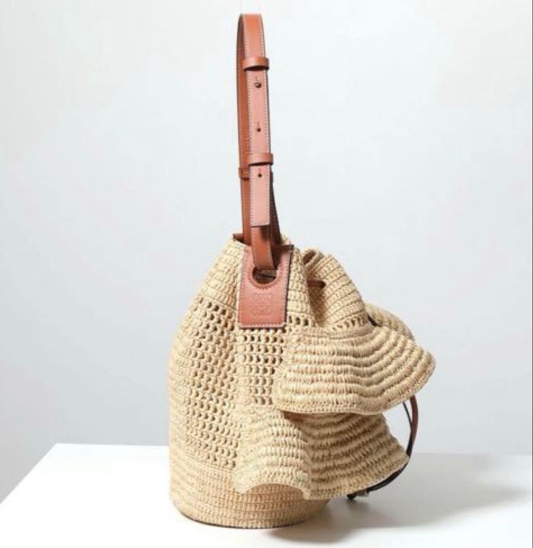 Loeweかごバック ラッフルバルーンバッグラフィア＆カーフ 新品タグ付き