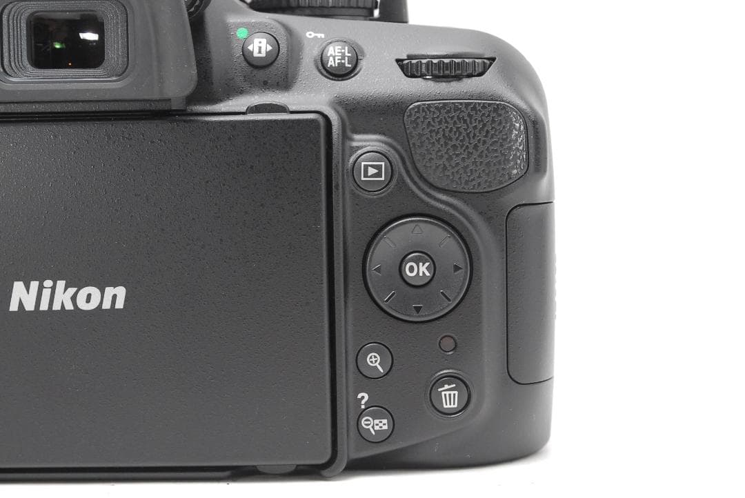 【使用感極少　美品】Nikon D5200　スマホ転送　バリアングル液晶　自撮り
