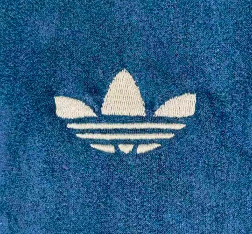 【adidas】SNSで話題☆中国限定　トラックジャケット