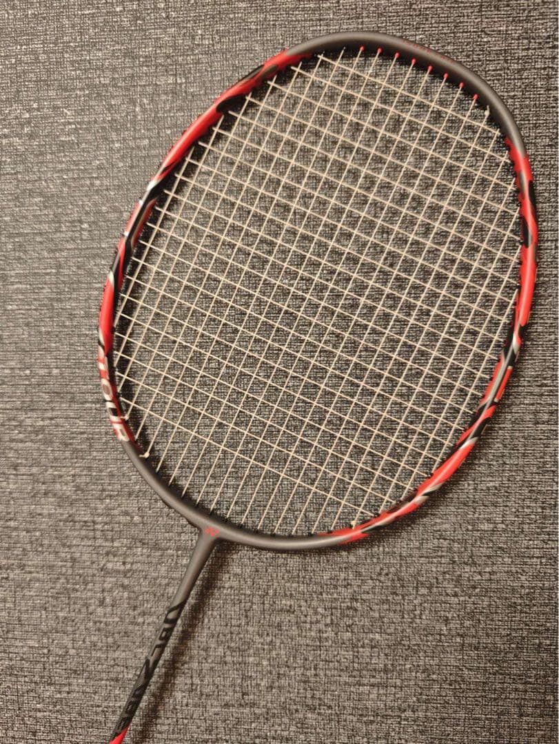 ヨネックス アークセイバー11 ツアー 4UG5、 ストリングはVBS66N。