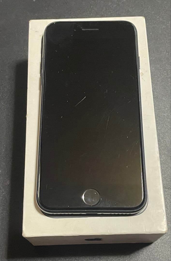 iPhone SE3 64GB ミッドナイトSIMフリー　バッテリー82%