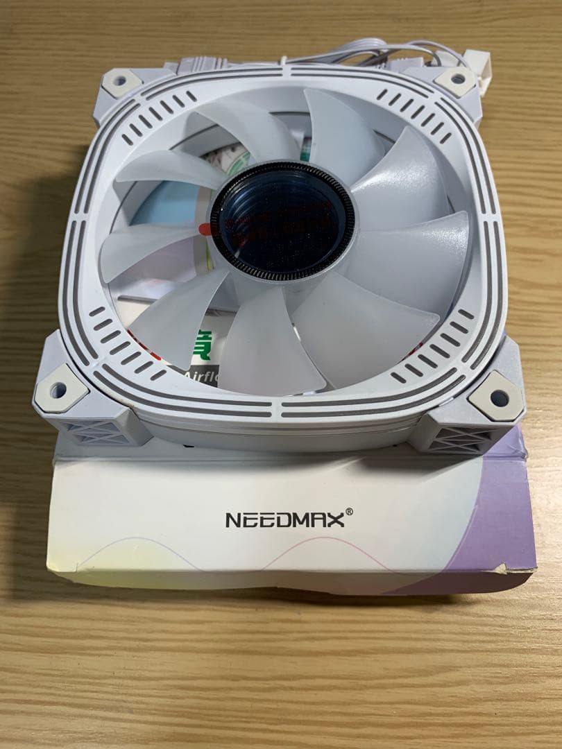 【新品，未使用】Lian Li A3-mATX (ホワイト)7本のARGBファン